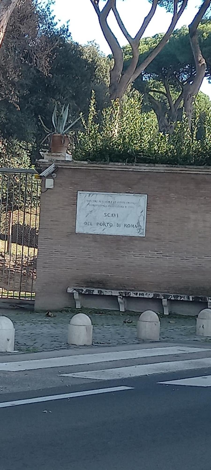A Santy'S Rooms-Bagnocondiviso Sharedboth Room2Piano-No Lift-3Chilom A Piedi Xaeroporto-A Pagamento Shuttle Air Condizextra Bed Extrabed For A Fee-3 Minuti Bus Xfieradiroma-10 Minutes Stop Bus To Rome In50 Minutes Trafficpermitting Are You To Rome 피우미치노 외부 사진